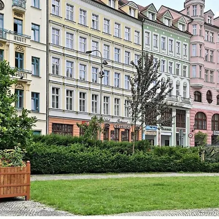 Divadelní Náměstí 19 * Karlovy Vary